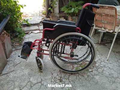 Hitno prodavam invalidska kolicka neupotrebena